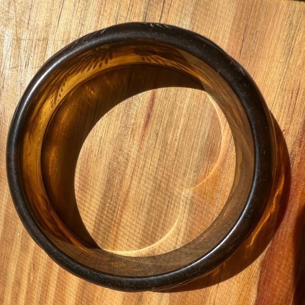 Vintage Carved Lucite Bangle Bracelet Amber Swirl Pineapple Tropical Chunky - Picture 7 of 15